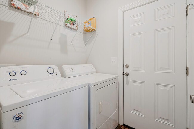 Building Photo - Furnished Rental