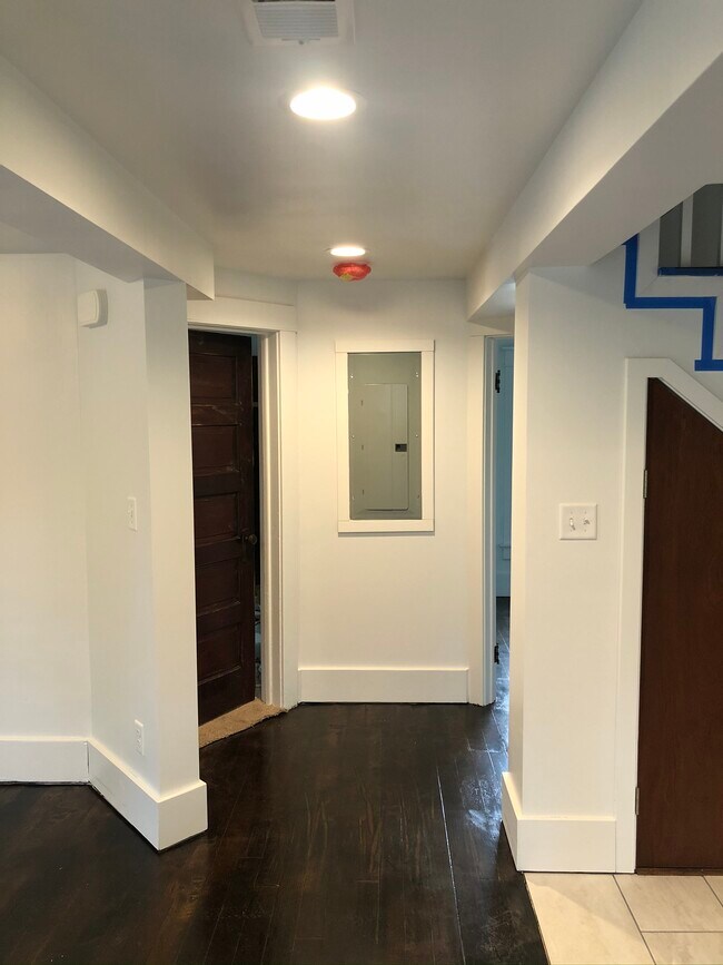 Building Photo - 410 Olive St