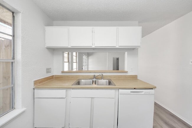 Building Photo - 23326 Prairie Bird Dr