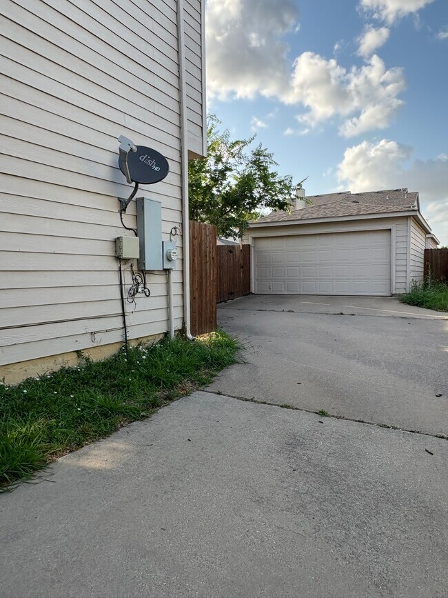 Building Photo - 4113 Macy Ln