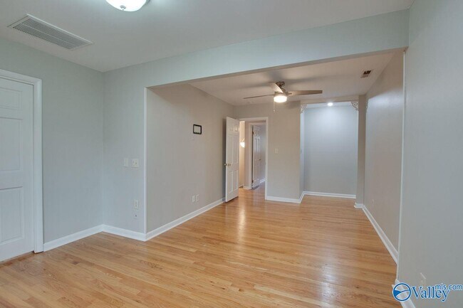 Building Photo - 2700 Briarwood Dr SE