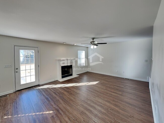 Building Photo - 204 Bates Ct