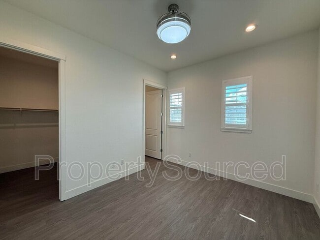 Building Photo - 1136 Crescent Ave