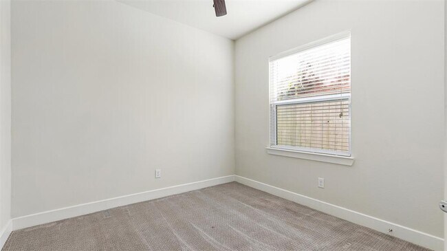 Building Photo - 152 Knightsbridge Park Ln