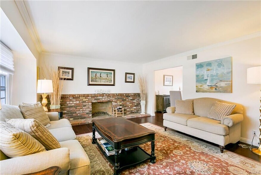 Building Photo - 17353 Elm St