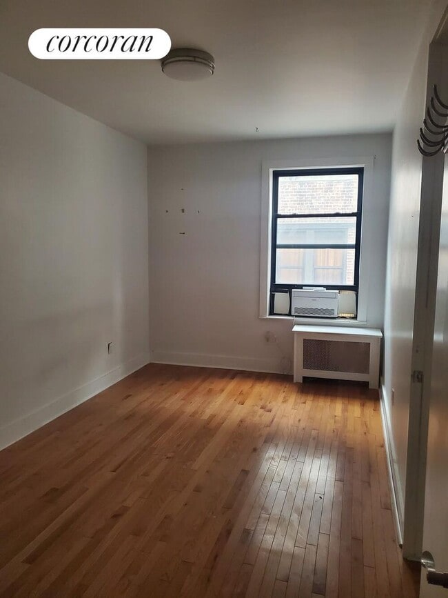 Building Photo - 720 Riverside Dr