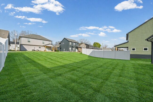 Building Photo - Pet Friendly Three Bedroom!