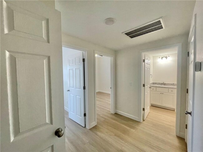 Building Photo - 506 Park St