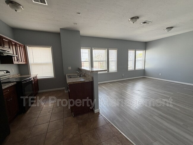 Building Photo - 751-757 West Main Street