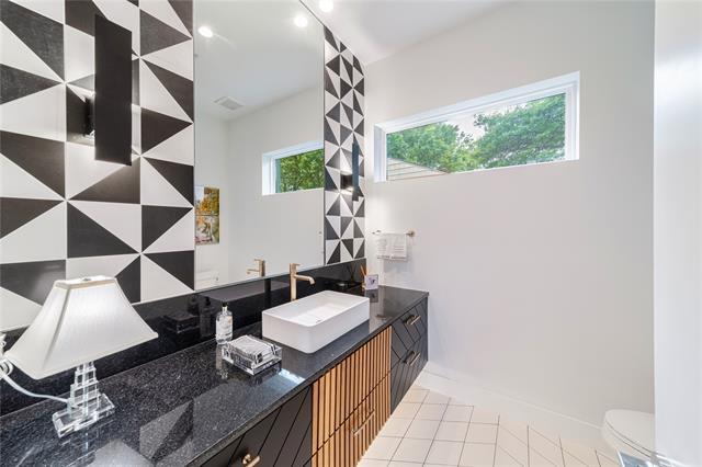 Building Photo - 9753 Mixon Dr