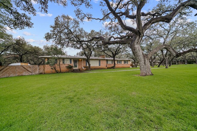 Building Photo - 2BED, 2BATH HOLLYWOOD PARK