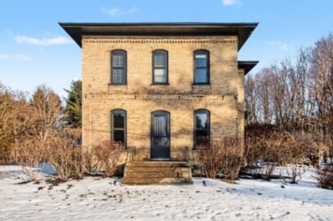 Building Photo - 704 24th Ave