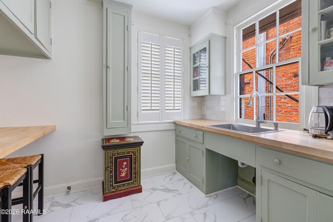 Building Photo - 109 French St