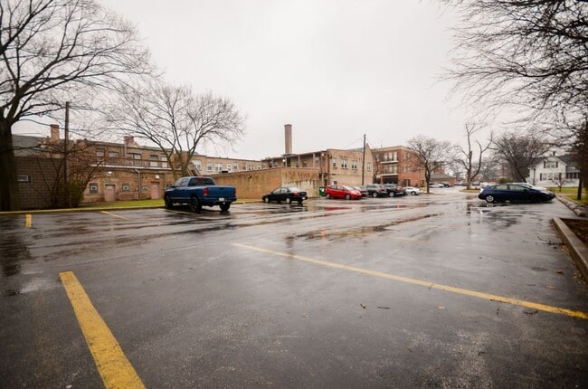 Building Photo - Main South