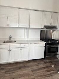 Building Photo - 2 Bedrooms Plus Den with Eat-in Kitchen