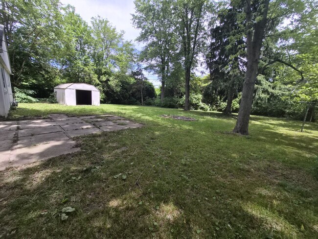 Building Photo - 3921 Malibu Dr
