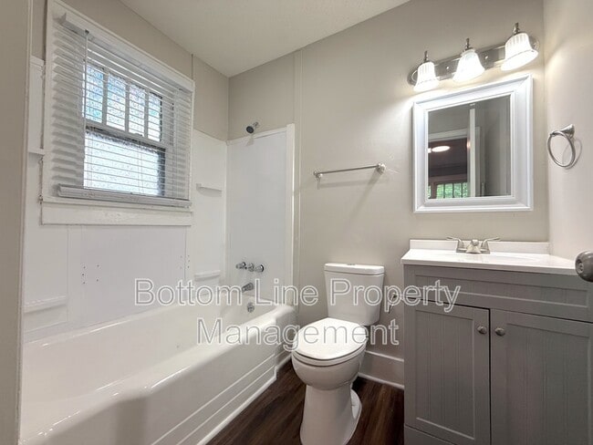 Building Photo - 2225 Celia Ave