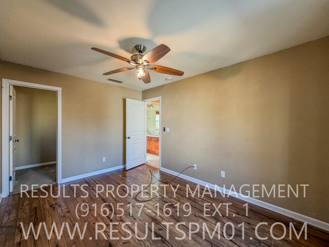 Building Photo - Lovely Courtyard Home 3 Bedroom w Bonus Rm