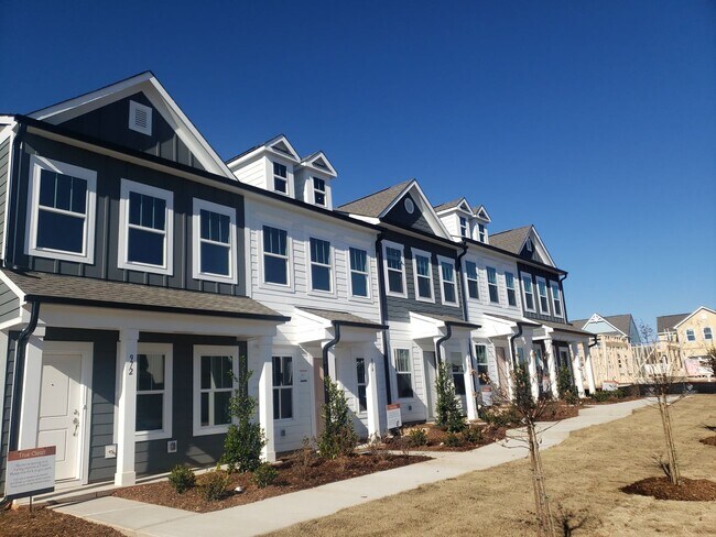 Building Photo - 2BD/2BTH Townhome in York