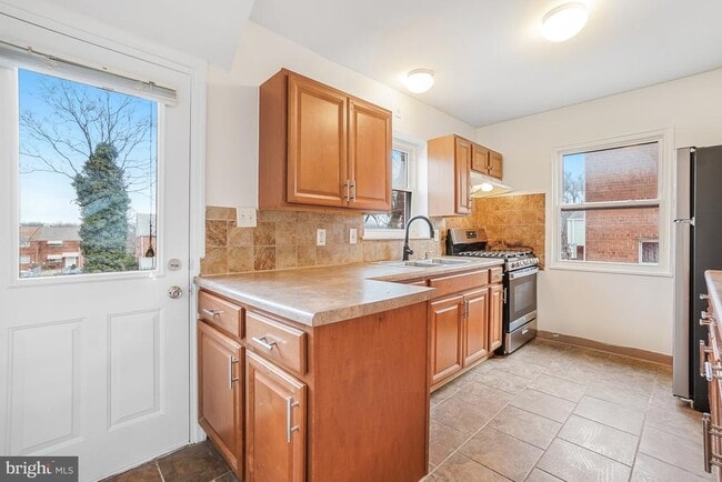Building Photo - 6212 Carters Ln