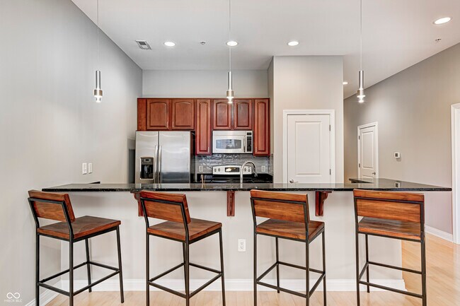 Building Photo - 350 N Meridian St