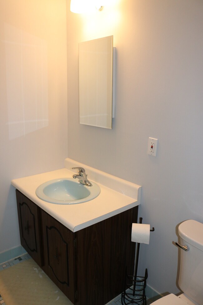 Building Photo - 17 Saxonney Cir