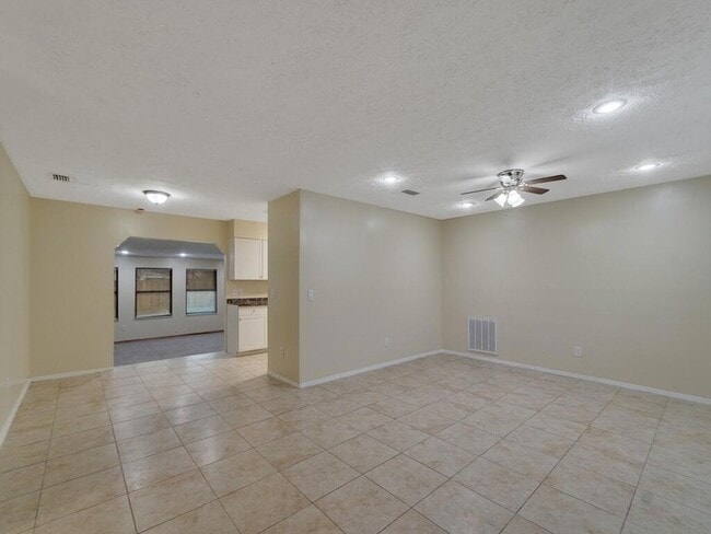 Building Photo - 1166 SE Preston Ln