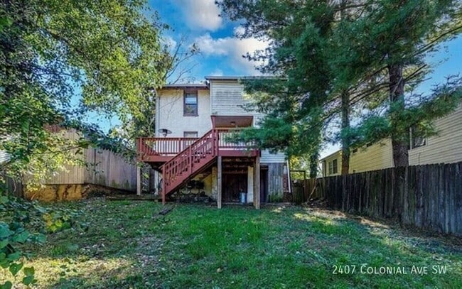 Building Photo - 2407 Colonial Ave SW