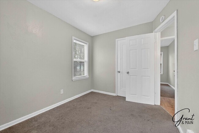 Building Photo - $1275 3 bedroom bungalow