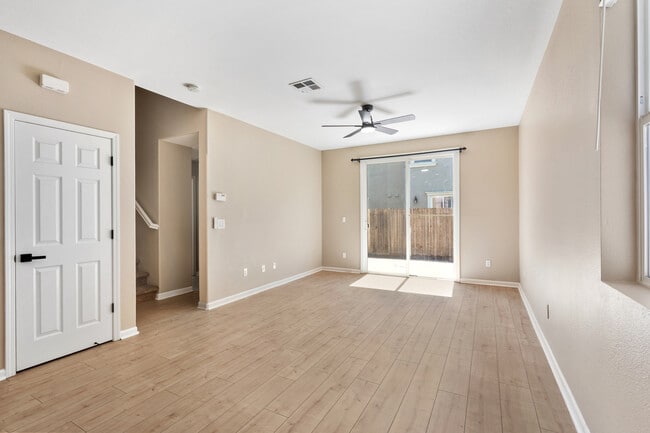 Building Photo - 2371 Snowberry Cir