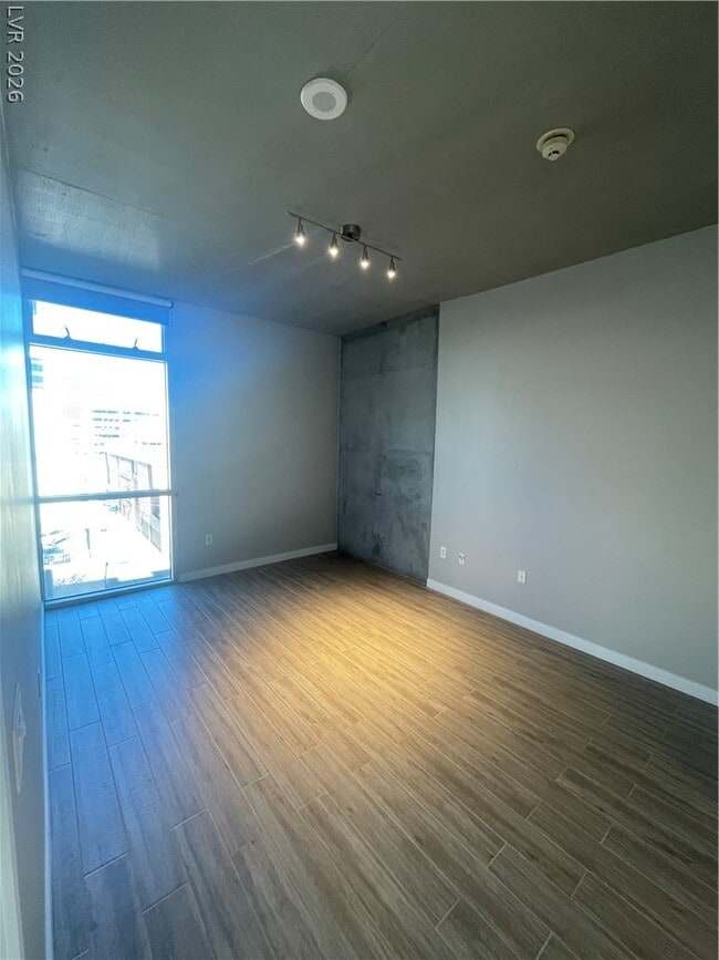 Building Photo - 353 E Bonneville Ave