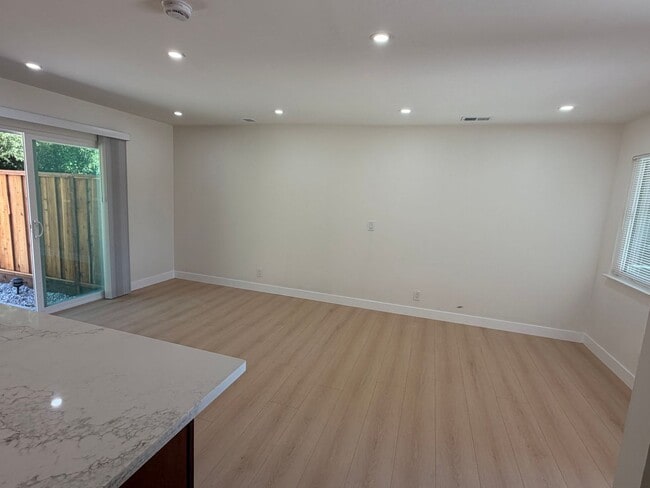 Building Photo - 10121 Craft Dr