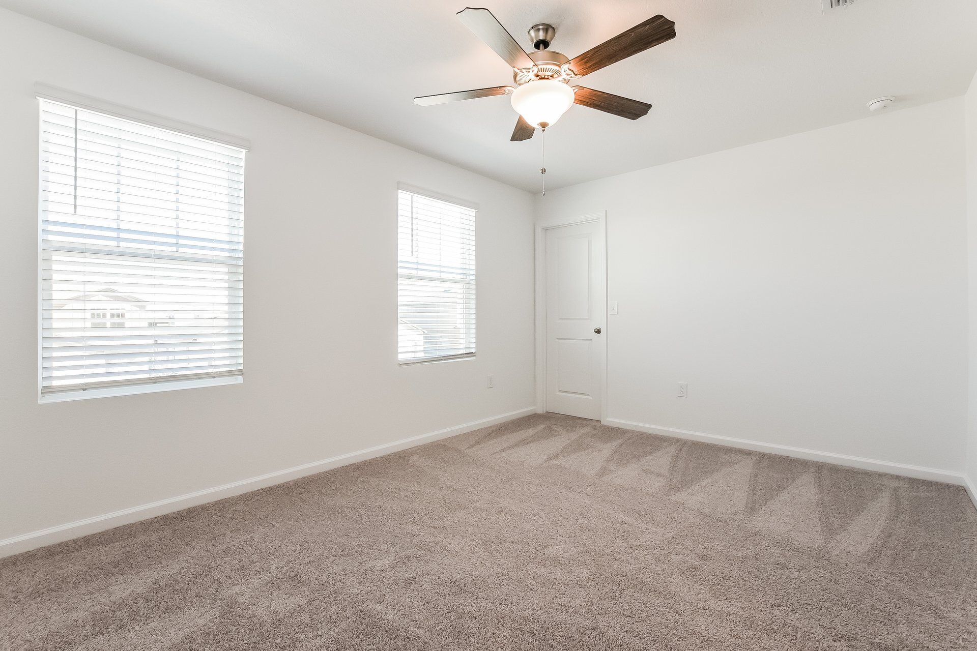 Building Photo - 2061 Hemingway Cir