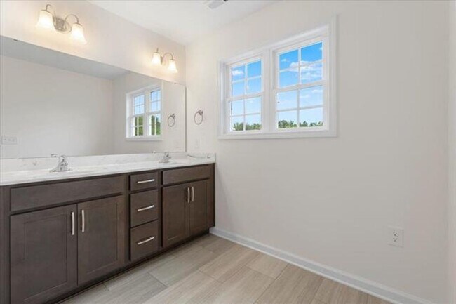 Building Photo - 5 BED 2 BATH HOME LOCATED IN BLACKSBURG