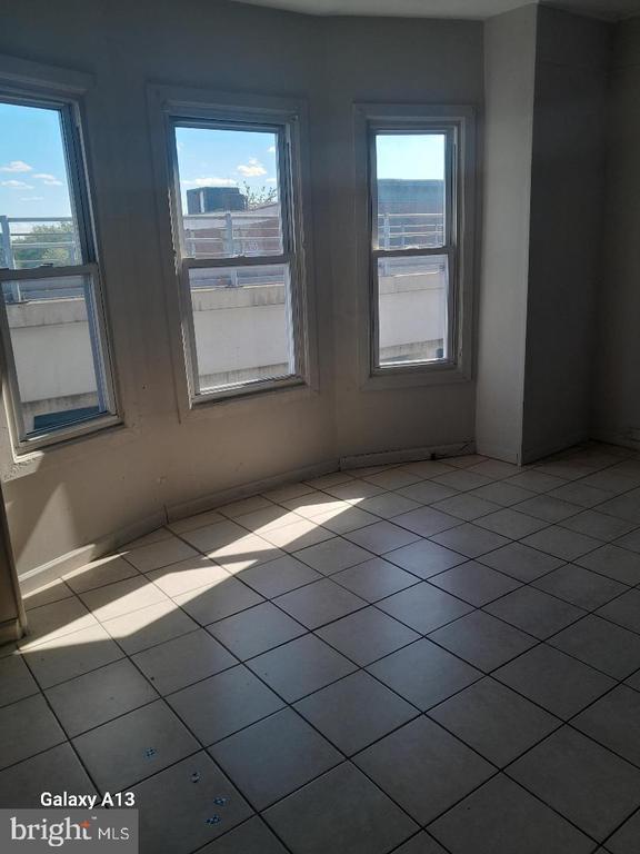 Building Photo - 2500-2 Kensington Ave