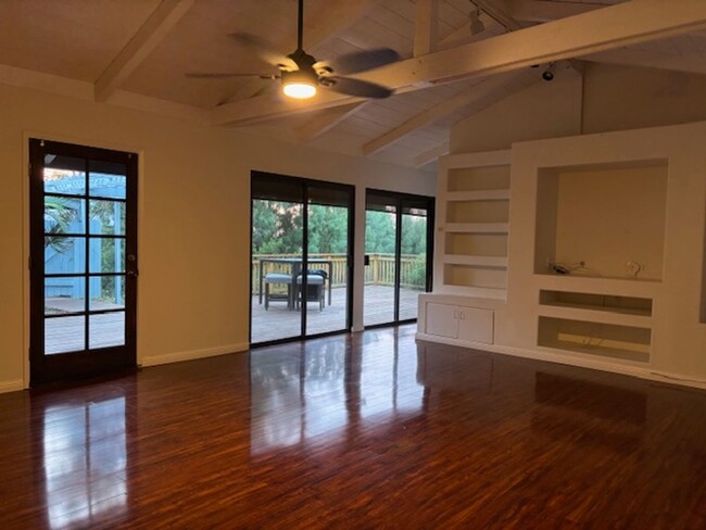 Building Photo - 2 Bedroom/2 Bathroom with Gorgeous Lanai a...