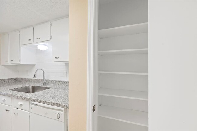Building Photo - 3310 Crossman Dr