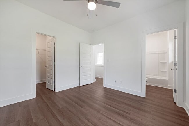 Building Photo - Single Family Home with Fenced Backyard!