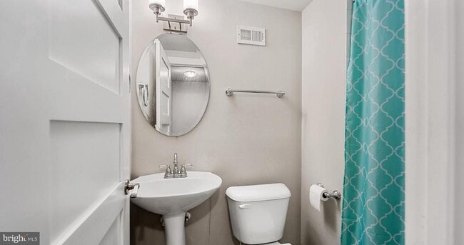 Building Photo - 647 S Belnord Ave