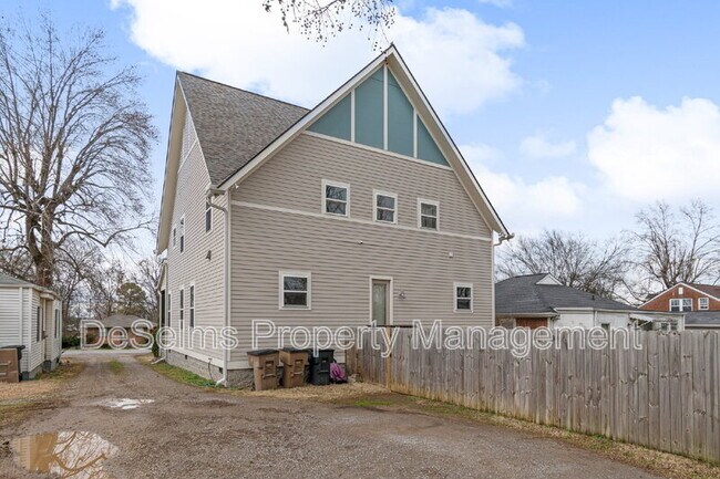 Building Photo - 980 Malquin Dr