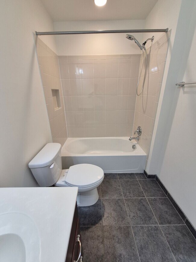 Building Photo - 15 Sweet William Dr