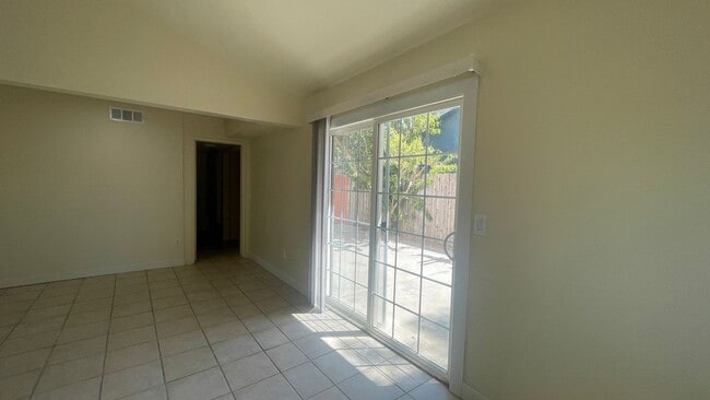 Building Photo - 3 BDRM, 2BA+ Attached Garage in San Marcos...