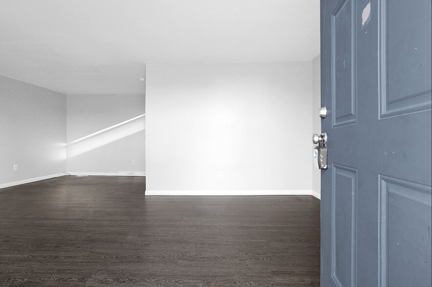 Building Photo - 1636 E 25th Ave