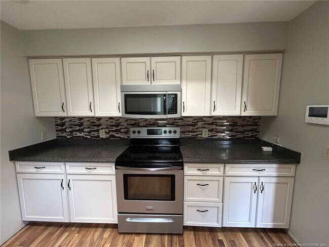 Building Photo - 8043 Canterbury Cir