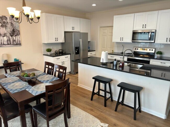 Building Photo - 21910 Goldcrest Run