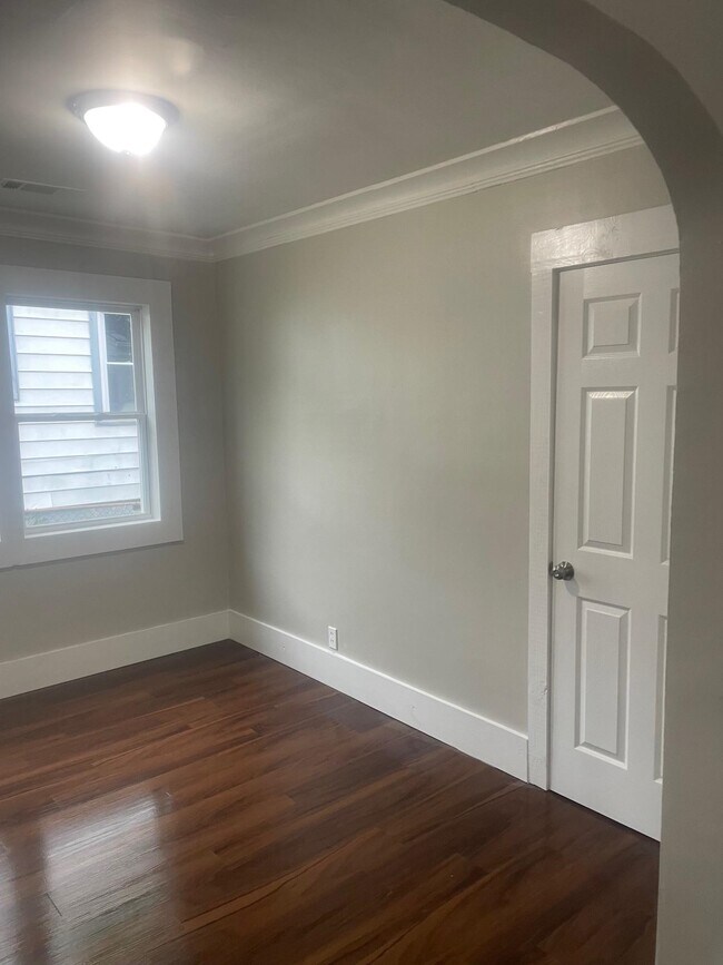 Building Photo - 804 Columbia St