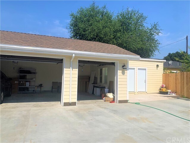 Building Photo - 1005 E Broadway