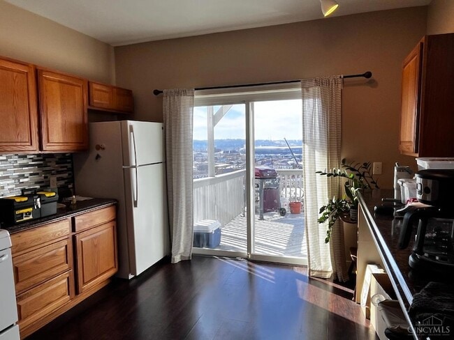 Building Photo - 67 Mulberry St