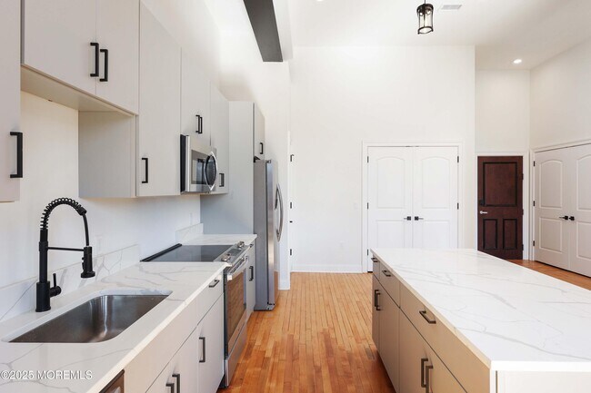 Building Photo - 179 Chelsea Ave