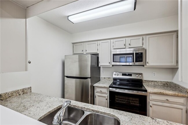 Building Photo - 24308 Plantation Dr NE
